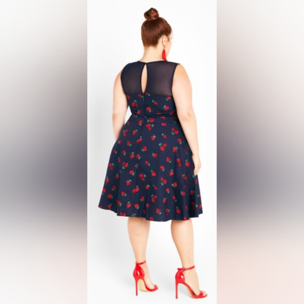 NWT City Chic Navy Blue w/ Strawberry Print Lightweight Molly Dress Size L 20 - Picture 3 of 4